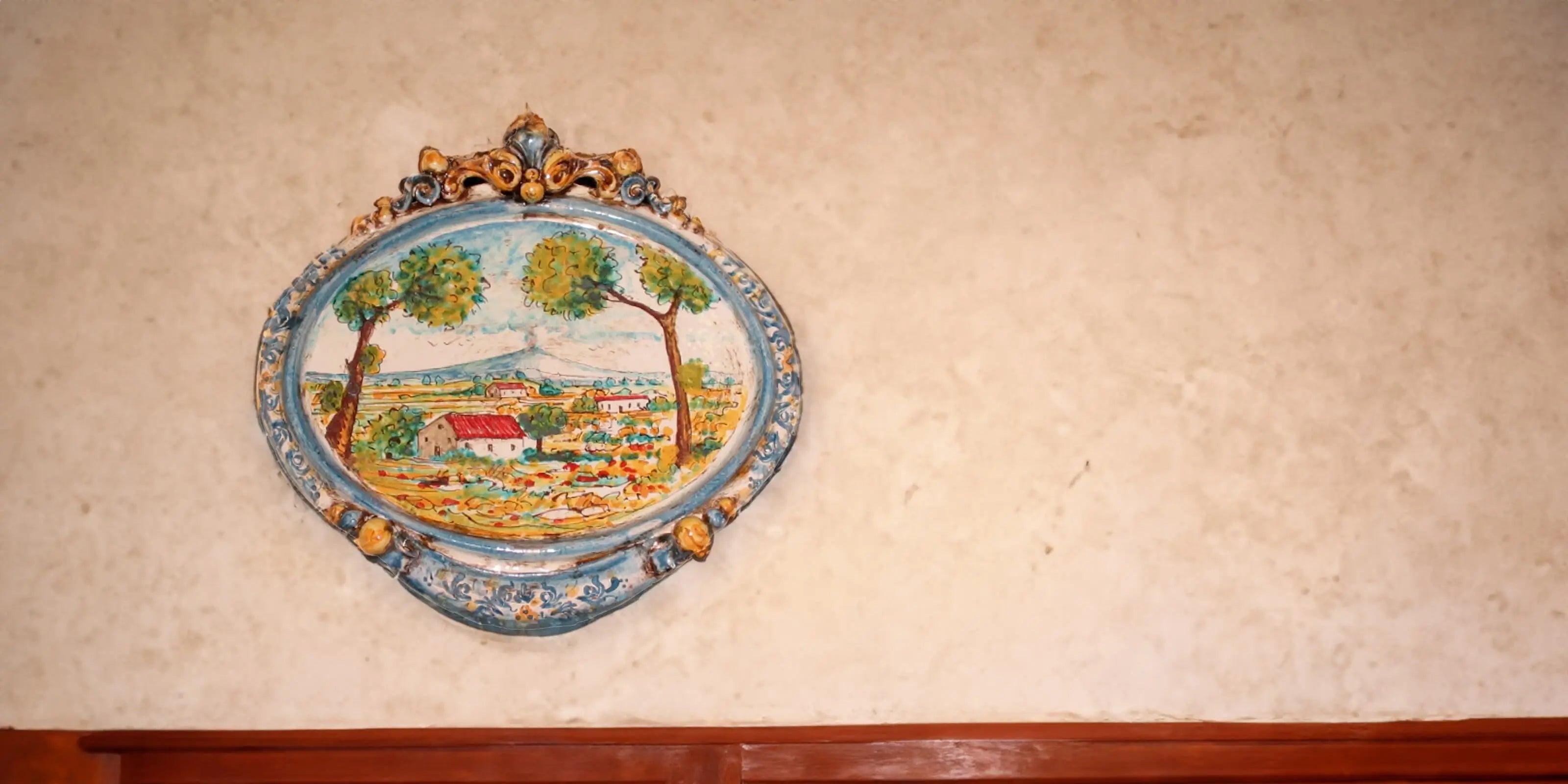 Ovale ornamentale ceramica di Caltagirone Sofia dipinto a mano con paesaggio rurale