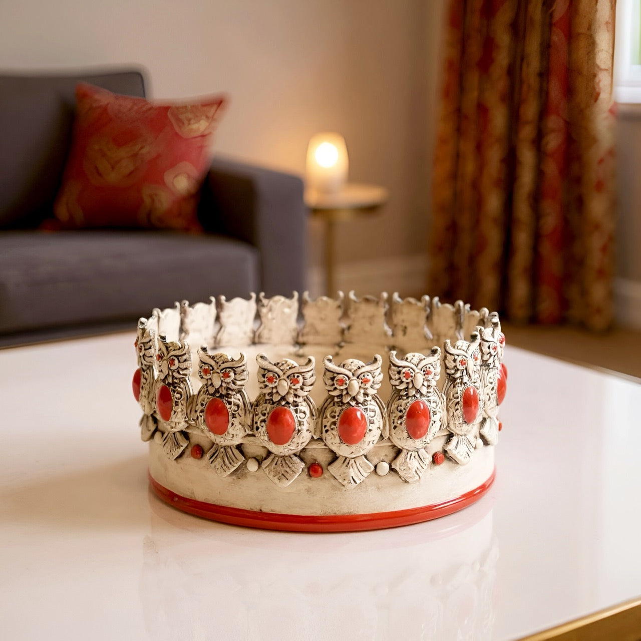 Centerpiece Ø 22 with mother-of-pearl owls in antiqued red