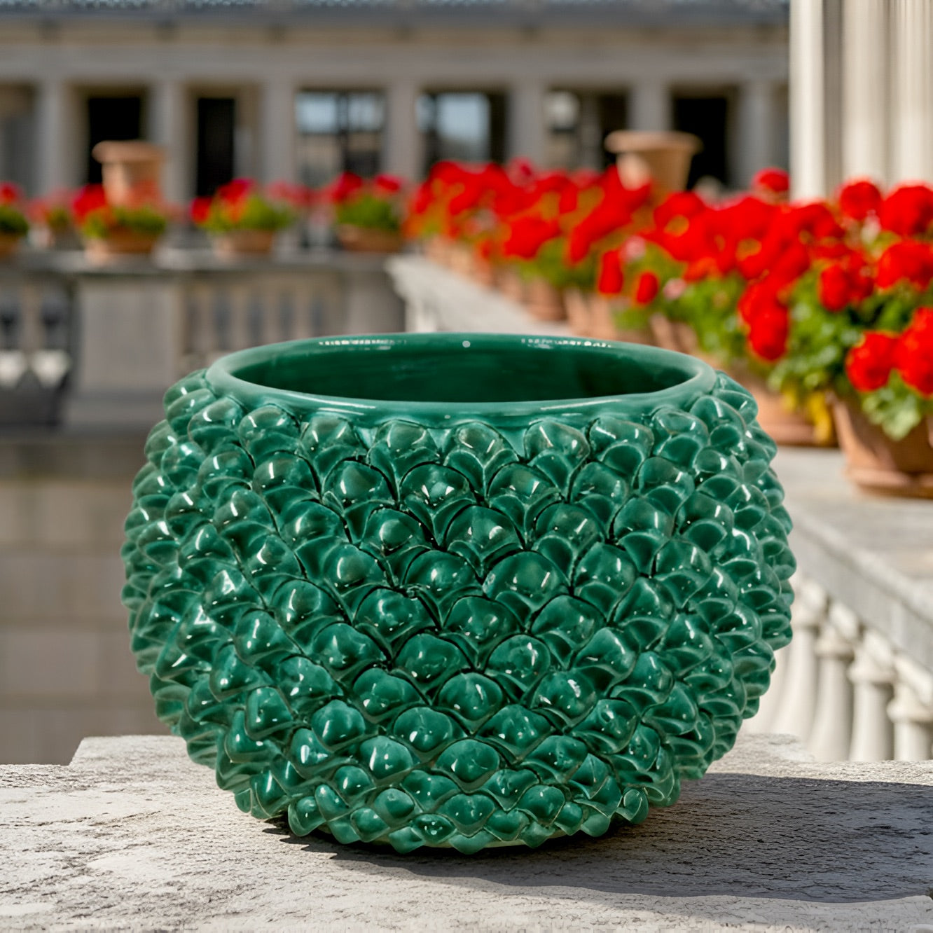 Vaso mezza pigna s/piede verde smeraldo in ceramica di Caltagirone