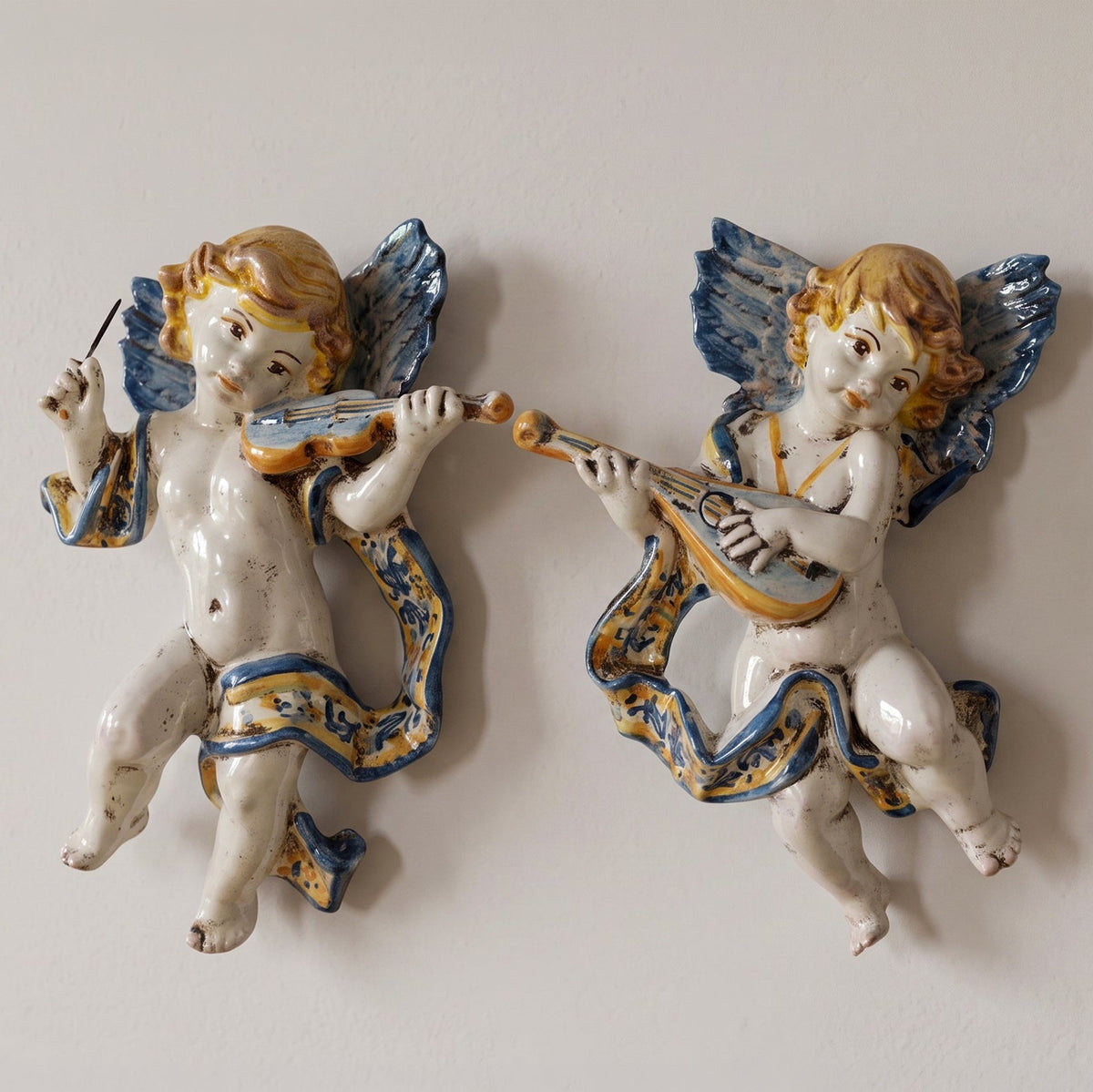 Ange Musicien à la Mandoline en Céramique Italienne - Bleu et Orange | Céramique italienne de Caltagirone, Sicile