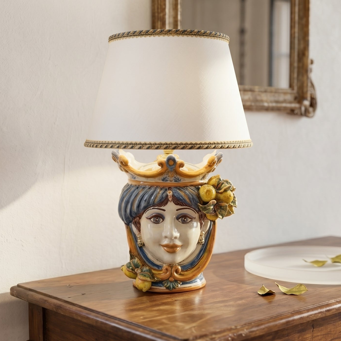 Italienische Keramiklampe H 55 cm, Frau, Blau und Orange – Italienische Keramik aus Caltagirone, Sizilien