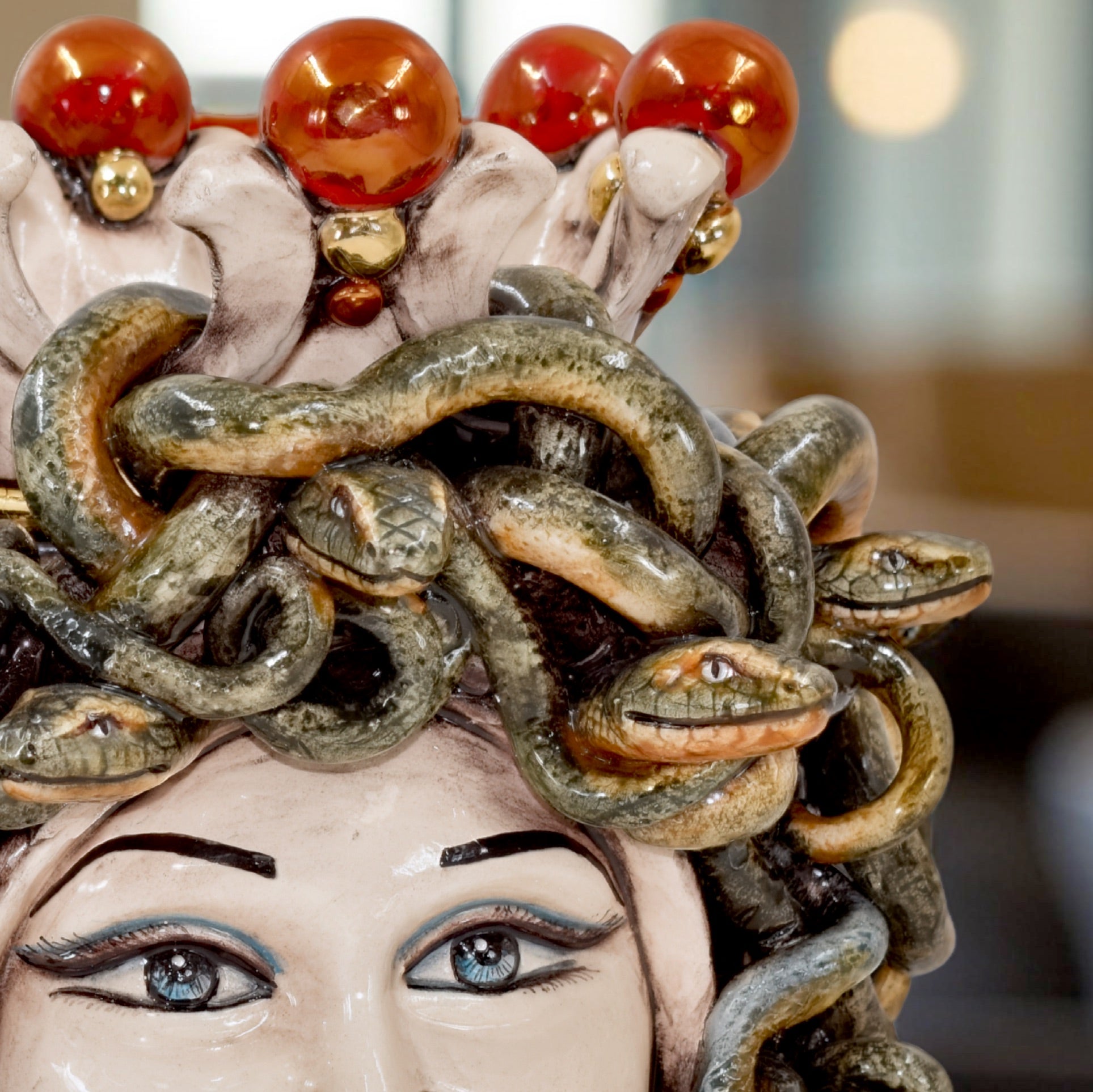 Head h 25 turban jellyfish mother of pearl antique gold and lustres with gold lips expression