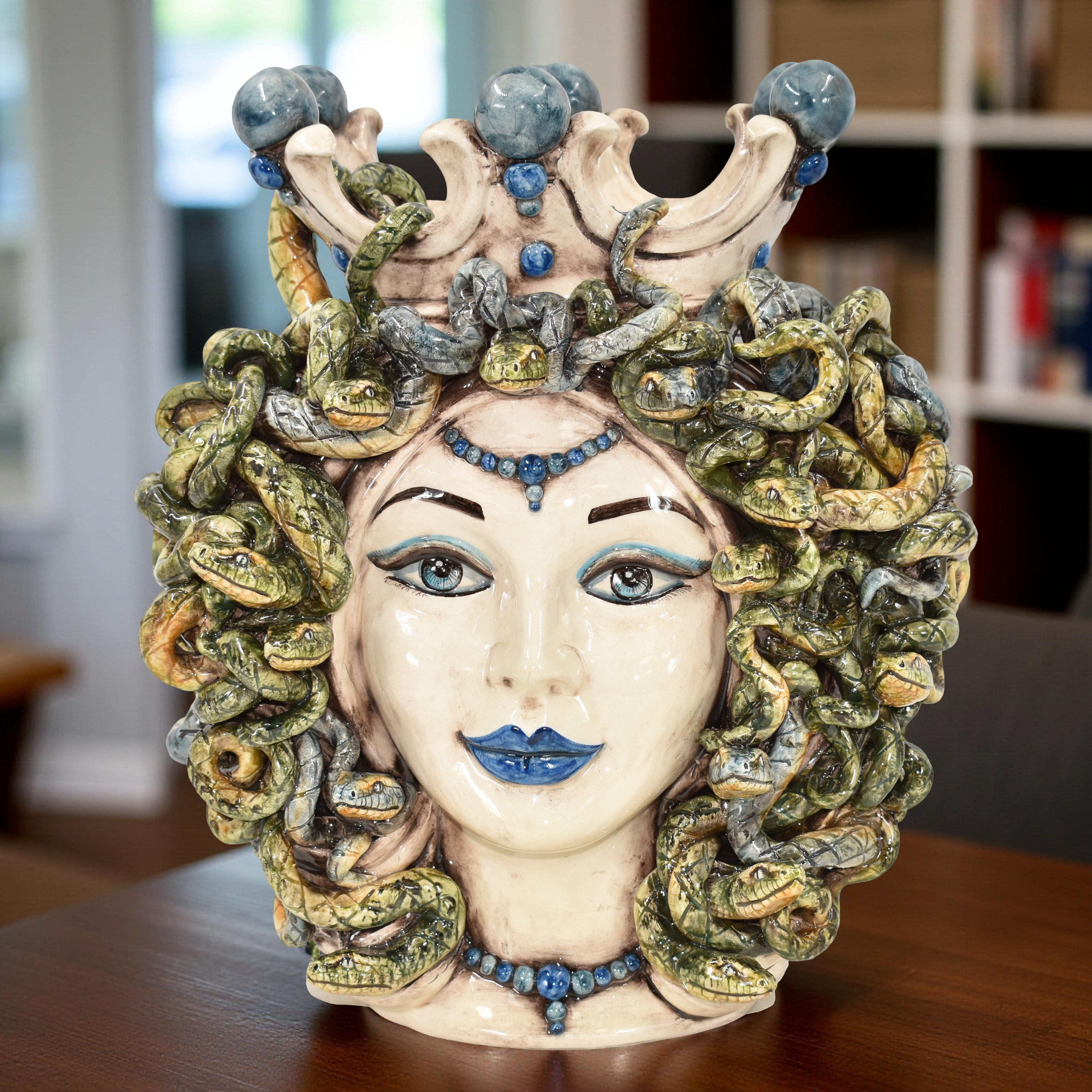Testa h 38 medusa Madreperla Antichizzato con perline blu