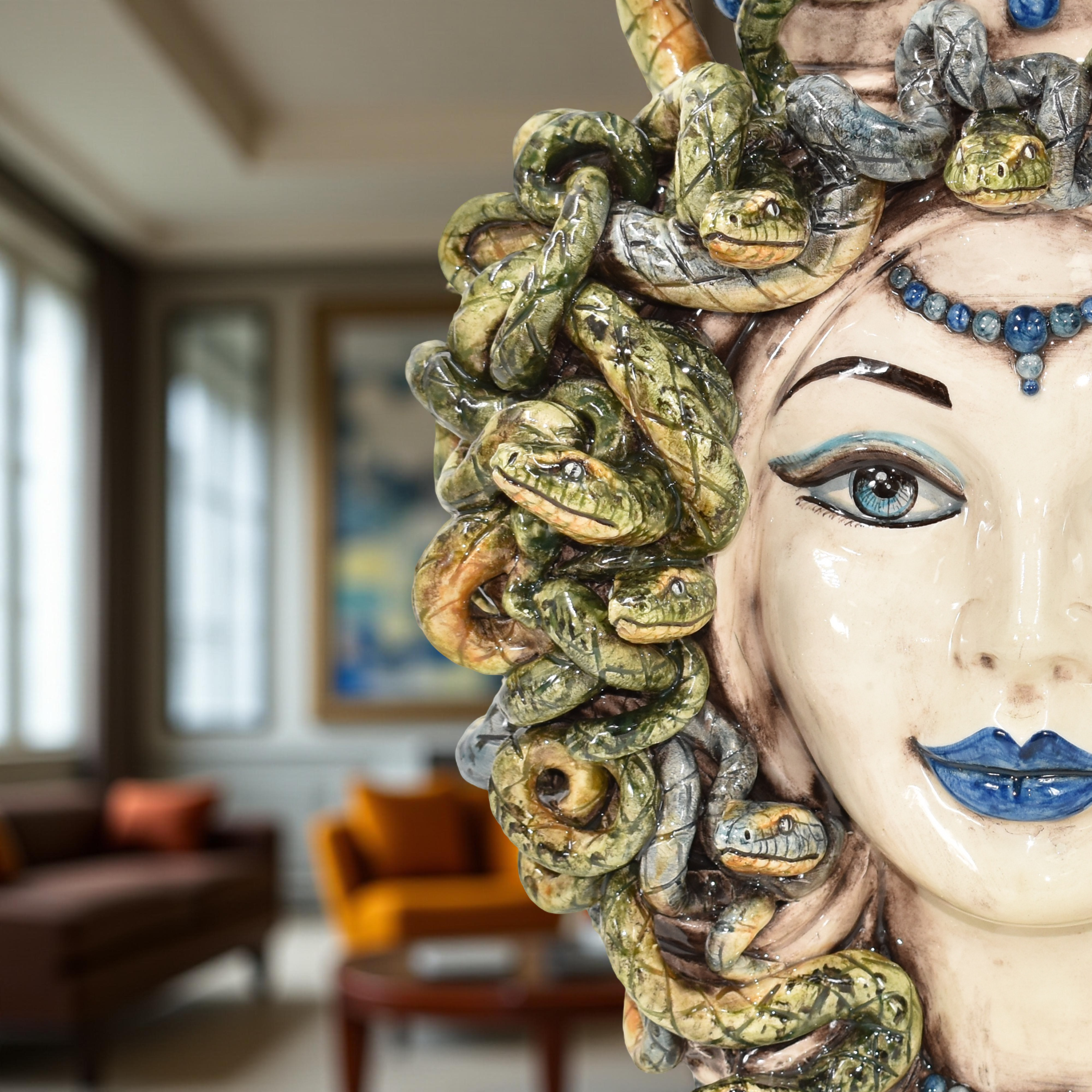 Testa h 38 medusa Madreperla Antichizzato con perline blu