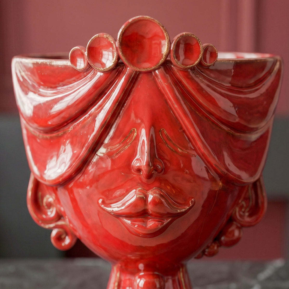 Tête Zahira H 30 cm – Femme, Rouge Feu – Testa di Moro de Caltagirone, Sicile