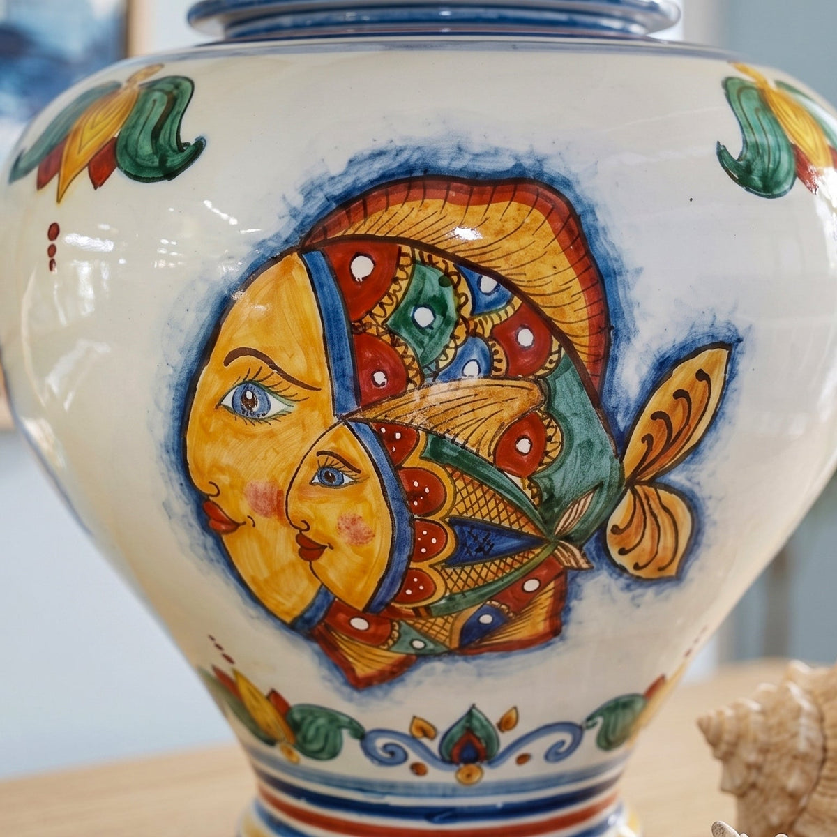 Potiche en Céramique Italienne H 25/35 cm, Décor Poissons – Majolique sicilienne de Caltagirone