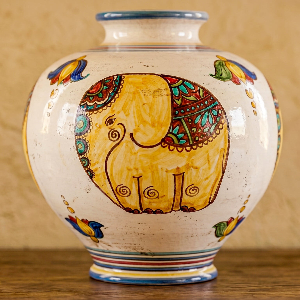 Kugelvase H 25 cm / 9¾" aus Caltagirone-Keramik — Elefanten-Dekor