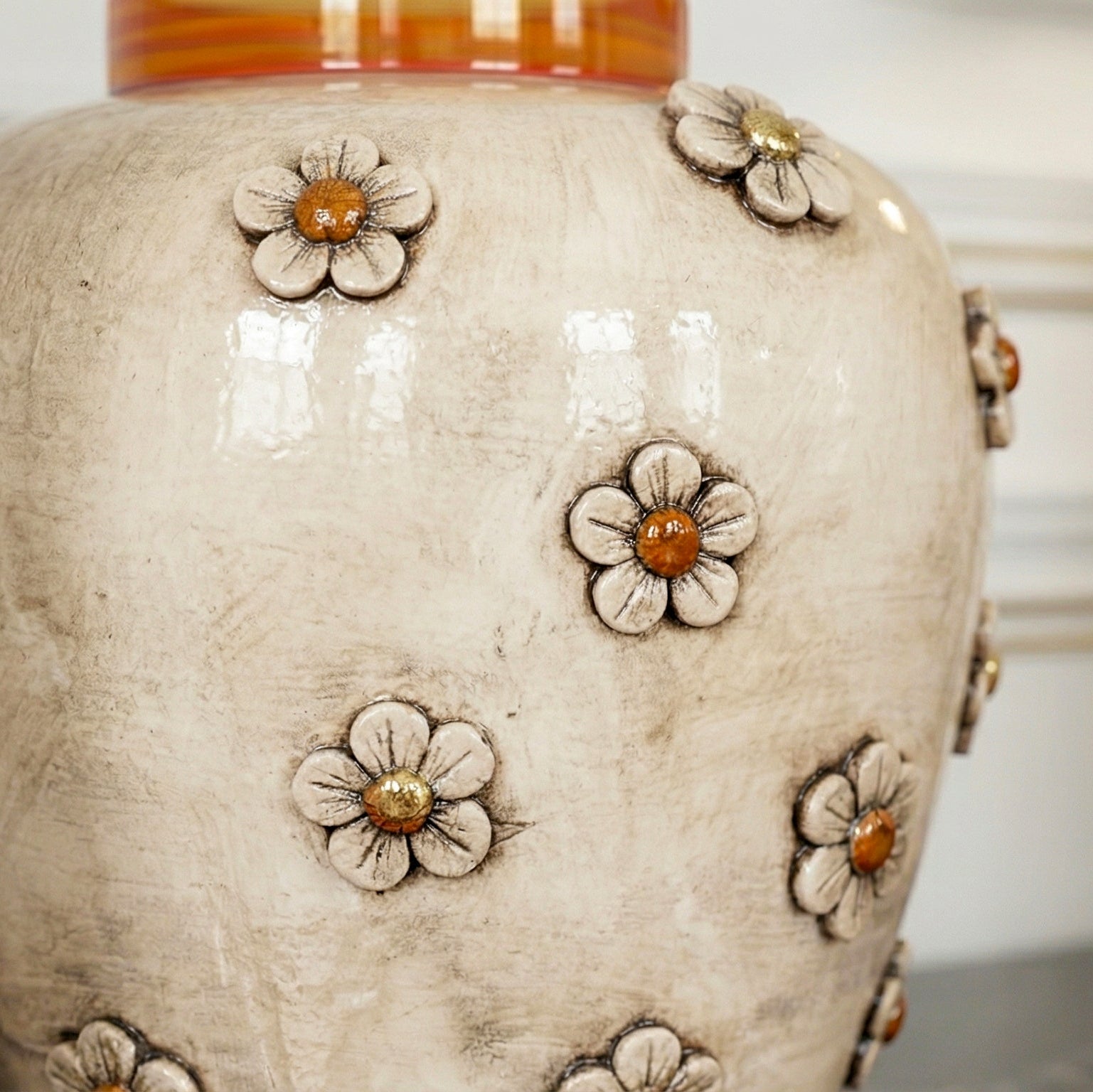 Kugelvase Keramik, Antikes Perlmutt Gold – Sizilianische Majolika aus Caltagirone
