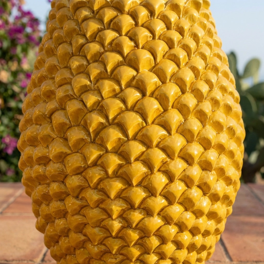 Pinienzapfen-Vase, Senf – Italienische Keramik aus Caltagirone, Sizilien