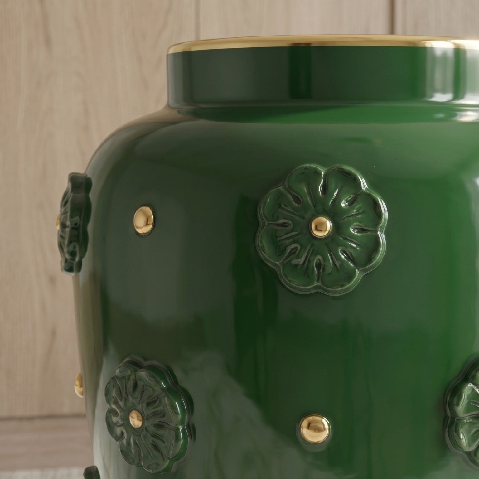 Vase with rosette h 37 antique green and gold