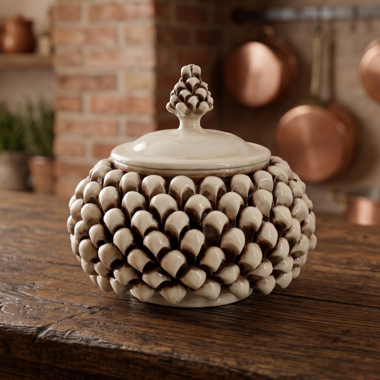 Galletero Piña Italiana Ø 20 cm, Madreperla Antigua – Tradición siciliana de Caltagirone