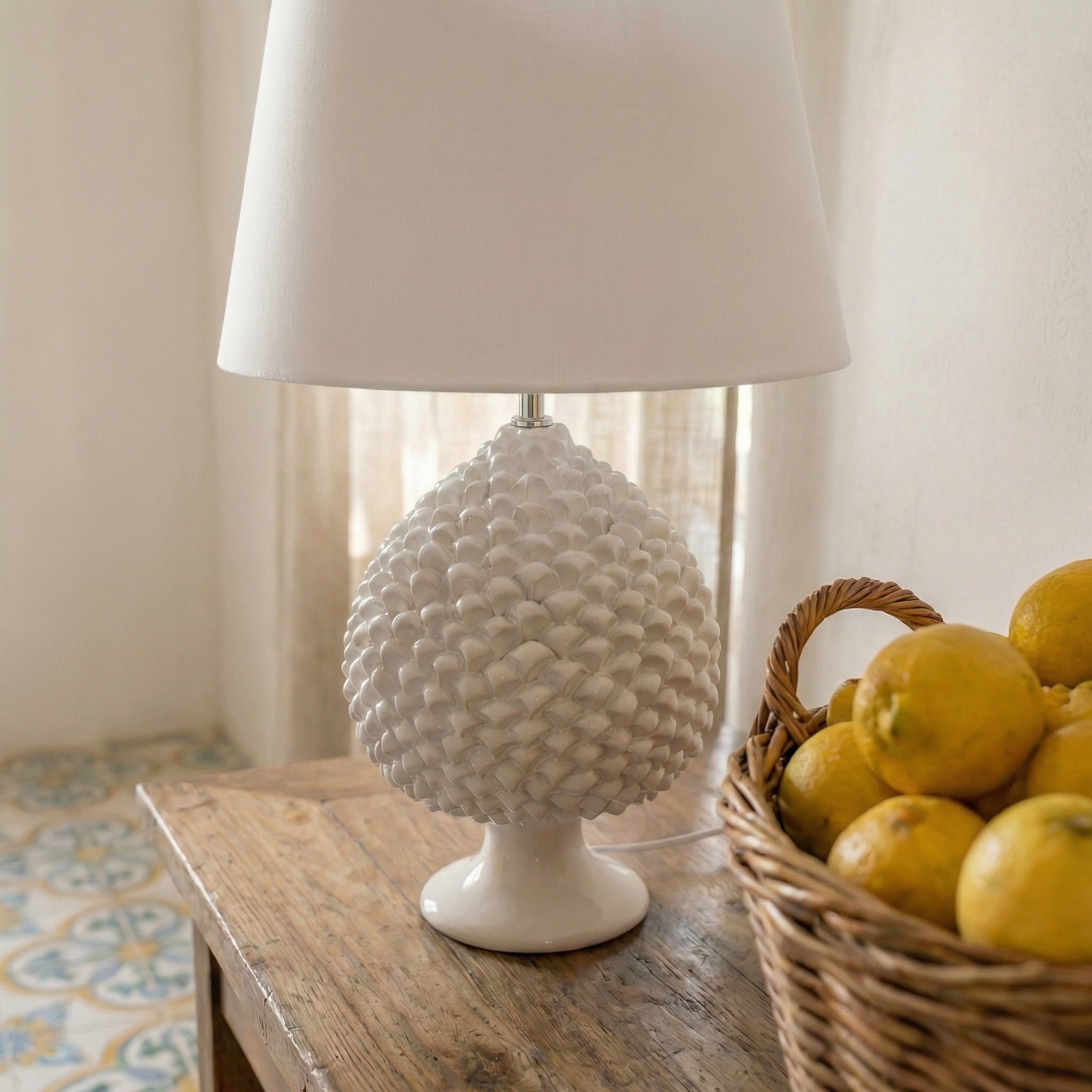 White Line hand-modeled Pigna lamp - Caltagirone Ceramics