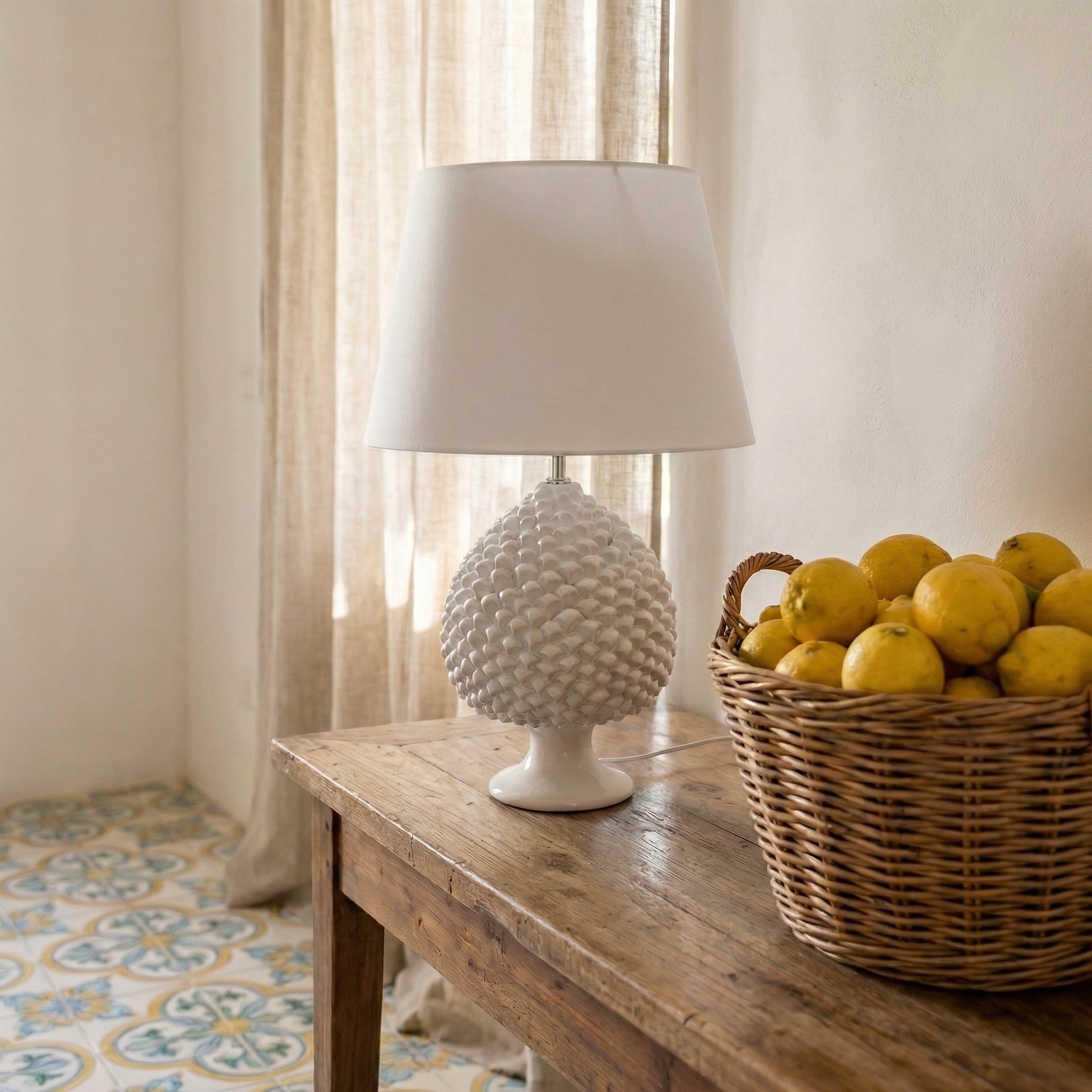 White Line hand-modeled Pigna lamp - Caltagirone Ceramics