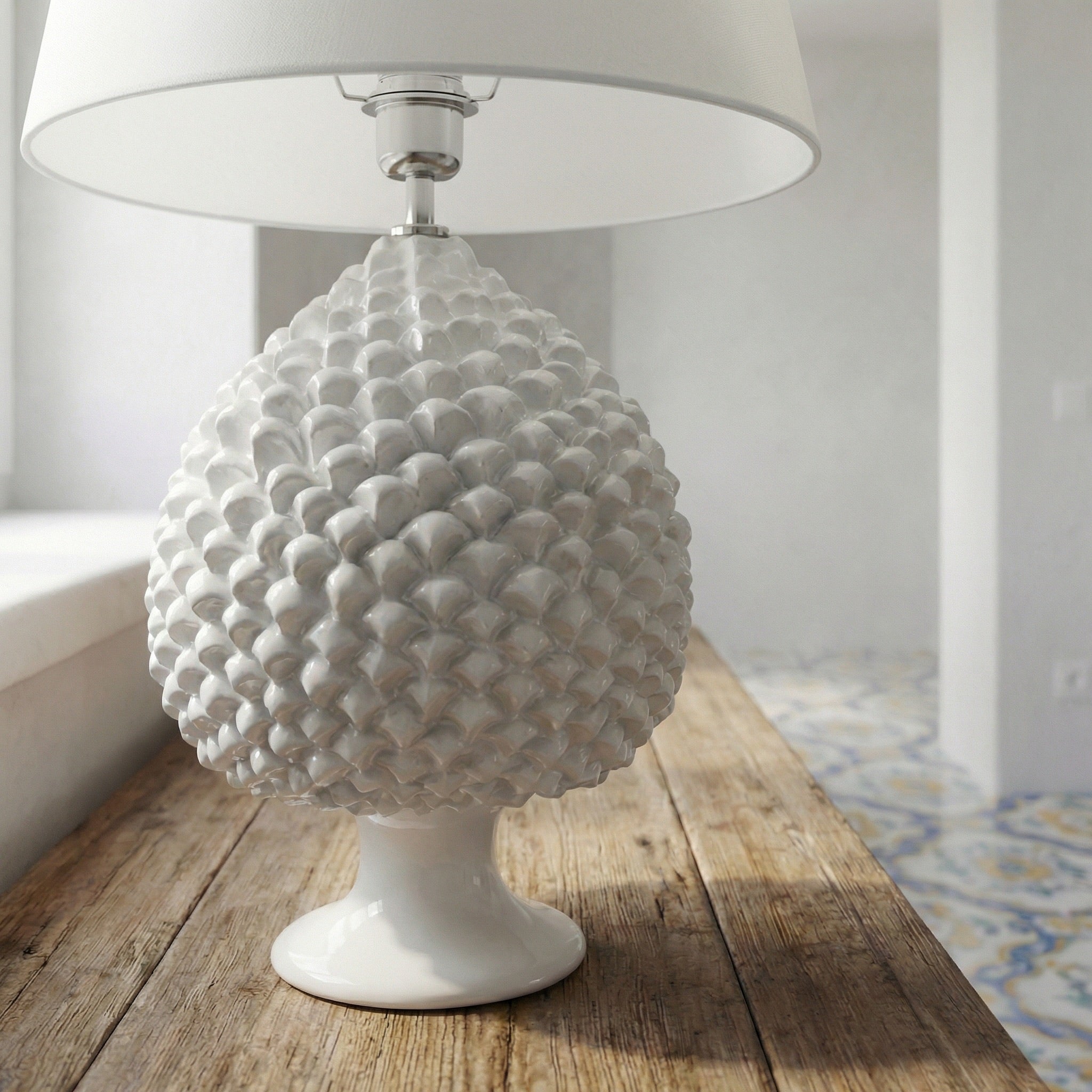 White Line hand-modeled Pigna lamp - Caltagirone Ceramics