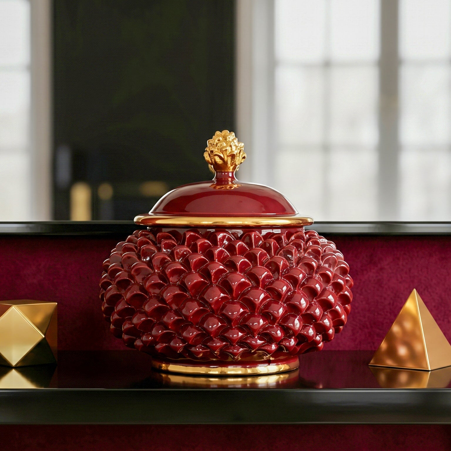 Pinienzapfen-Keksdose aus Caltagirone-Keramik Ø 20 cm — Bordeaux und Gold