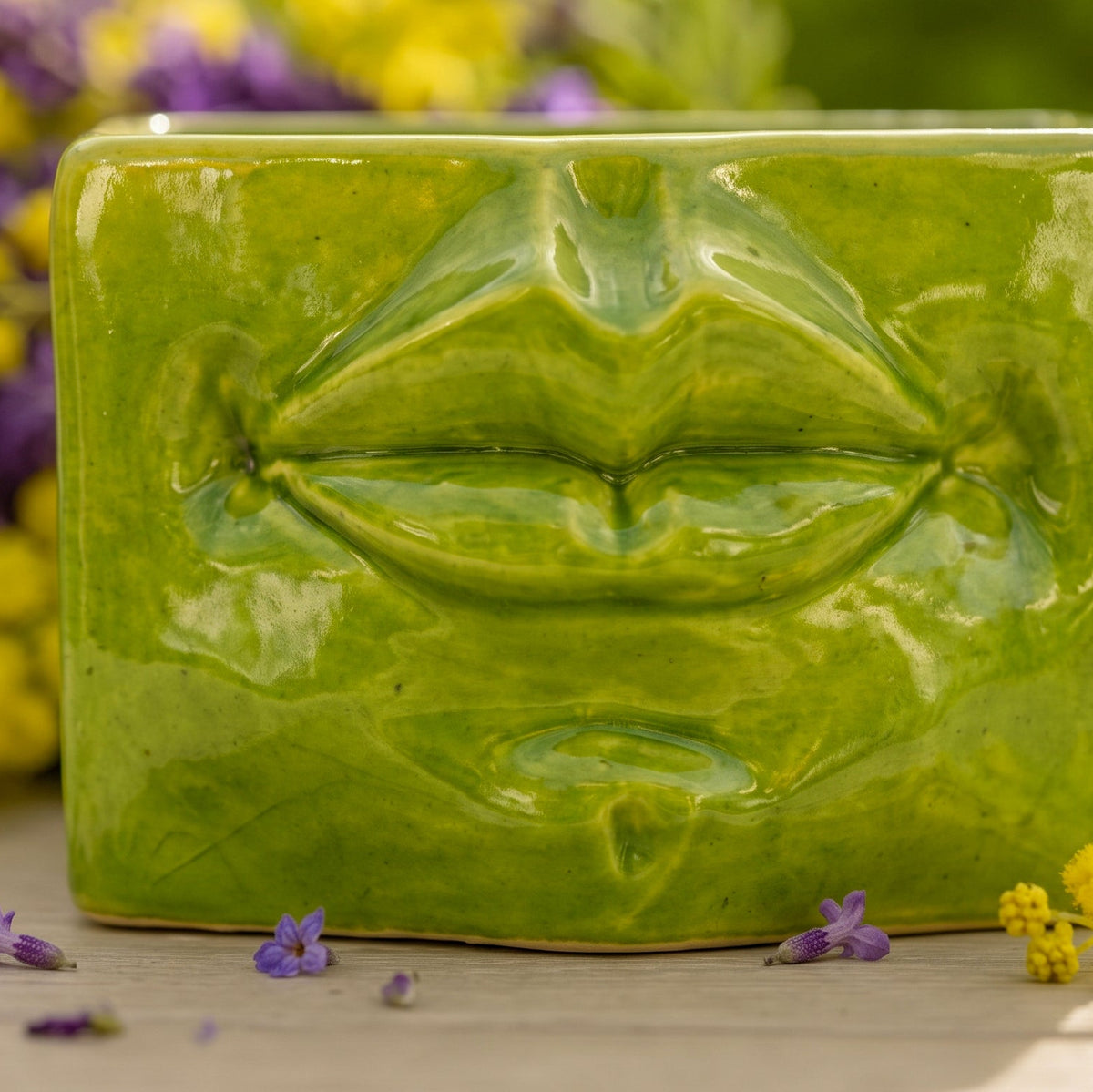 Sizilianische Box mit Gesicht 14×10 / 21×13 cm, Blattgrün – Sizilianische Majolika aus Caltagirone