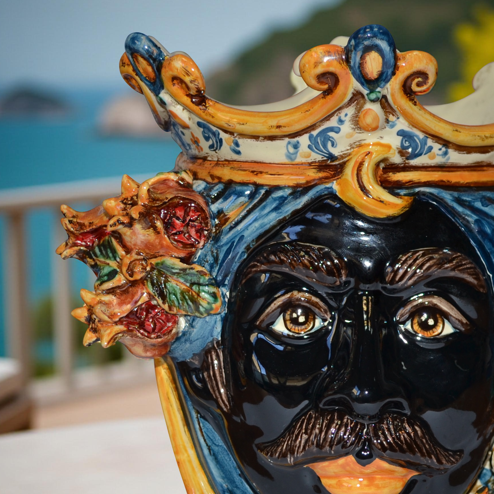Ceramic Head with pomegranate h 25 blu/orange male