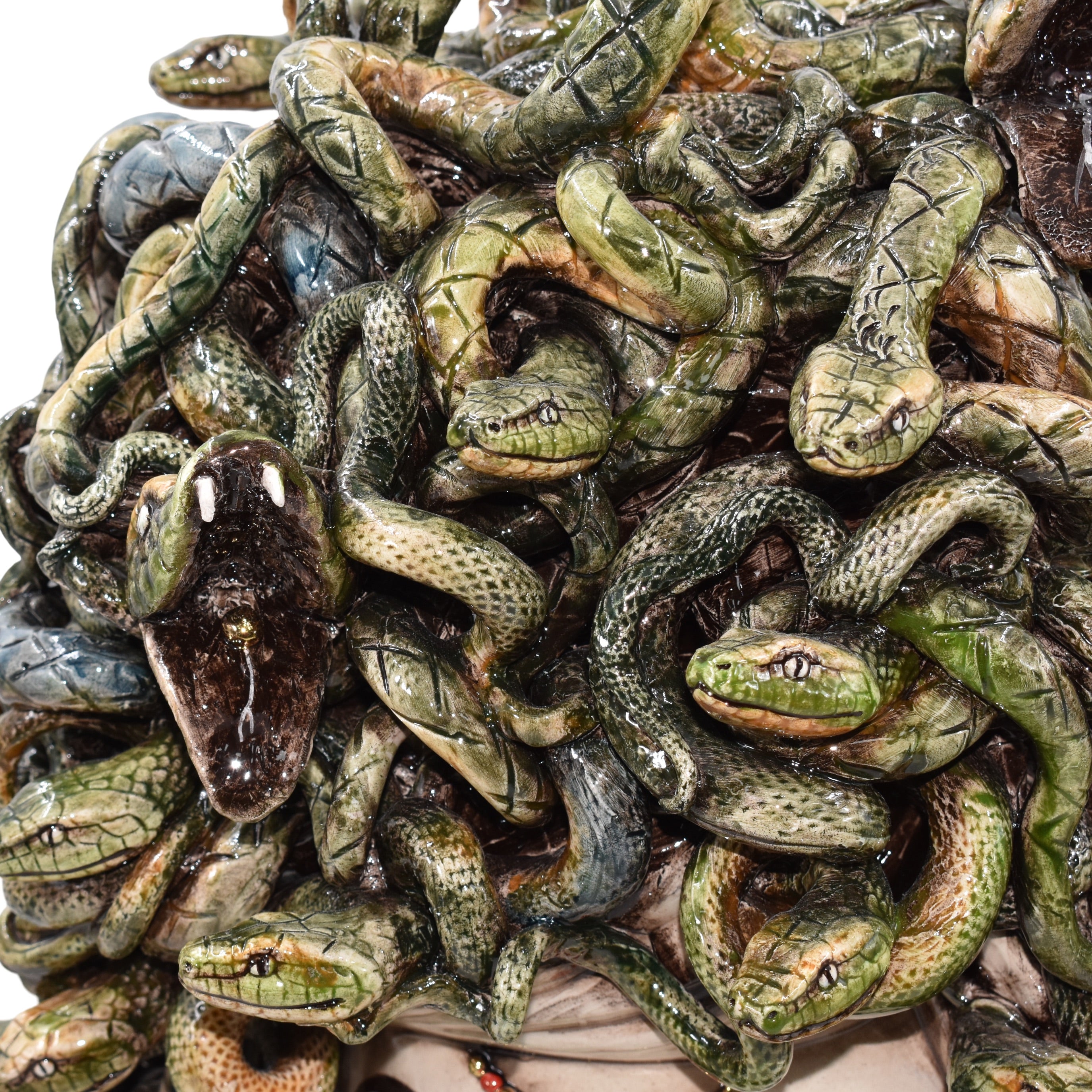 Medusa head h 48 mother of pearl antique gold and lustre