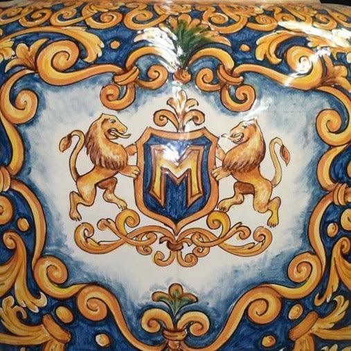 Anfora h 90 c/stemma nobiliare ornato fondo blu in serie limitata - Ceramiche di Caltagirone Sofia