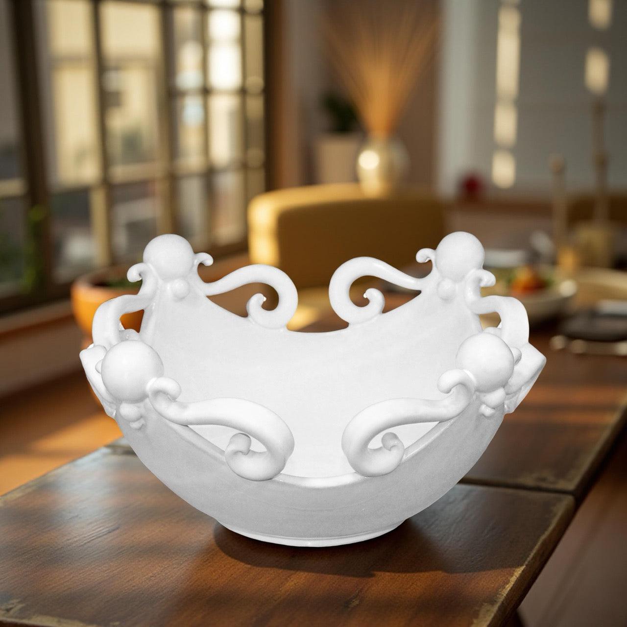 Ciotola bianca decorativa con dettagli a volute, ceramiche Caltagirone fatti a mano