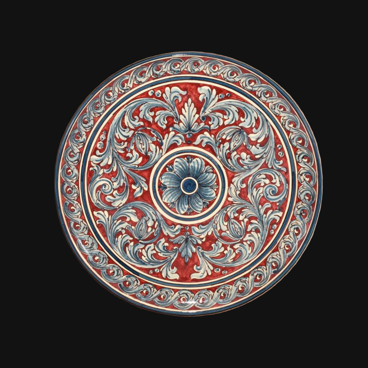 Piatto ornamentale in ceramica artigianale di Caltagirone con decori blu e bordeaux, ceramiche Caltagirone fatti a mano