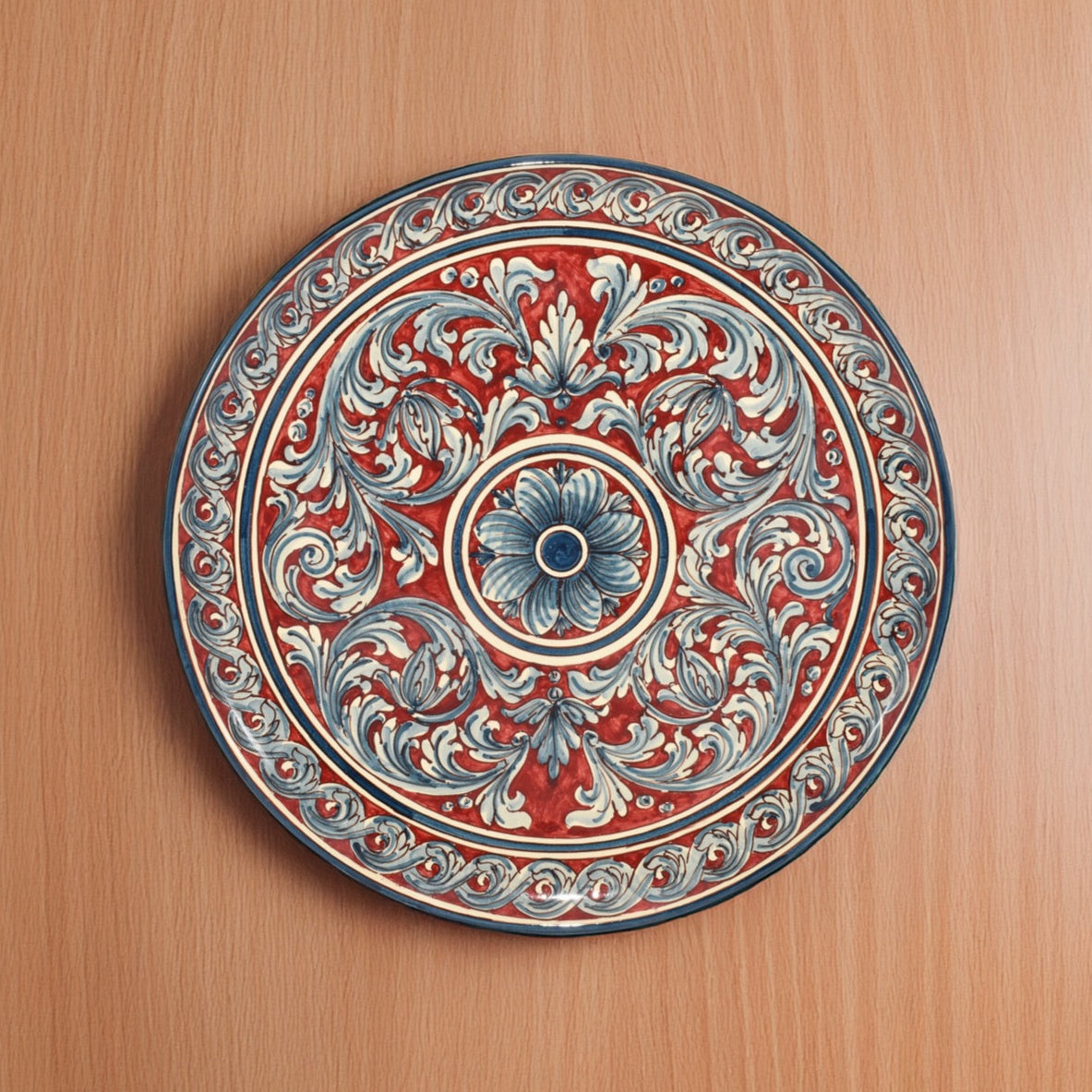 Piatto ornamentale ornato blu/bordeaux in ceramica artigianale di Caltagirone. - Ceramiche di Caltagirone Sofia