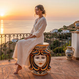 Pouf a Testa con seduta, Decoro in blu e arancio femmina, decoro barocco, volto. Ceramiche Sofia, Caltagirone