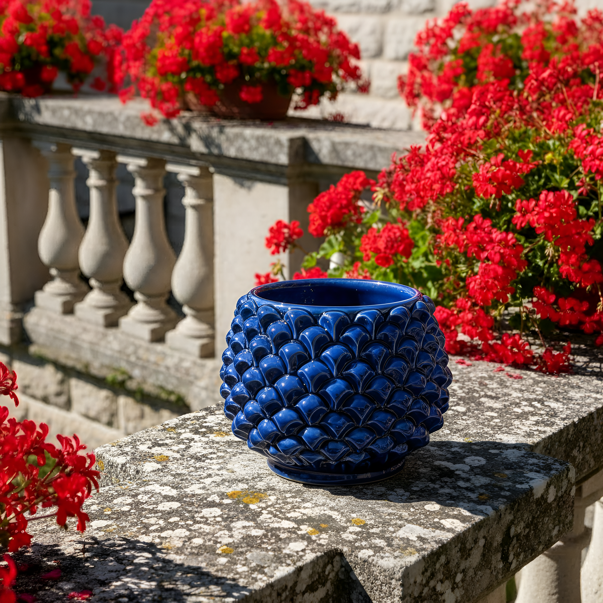 Vaso mezza pigna s/piede blu intenso in ceramica di Caltagirone - Ceramiche di Caltagirone Sofia