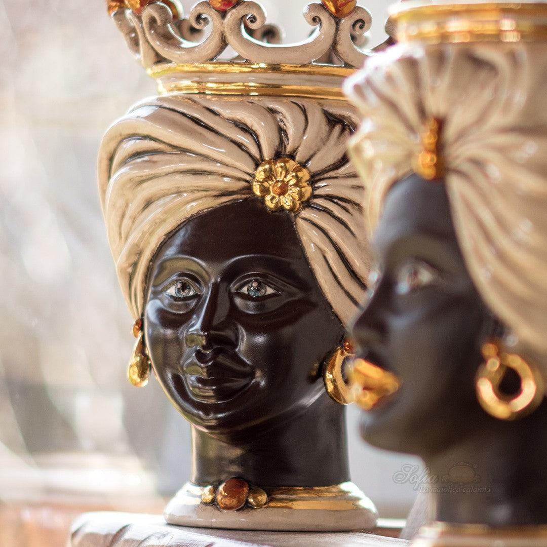 Mori Siciliani: Testa tuareg h 20 madreperla con oro e lustri femmina - Ceramiche di Caltagirone Sofia