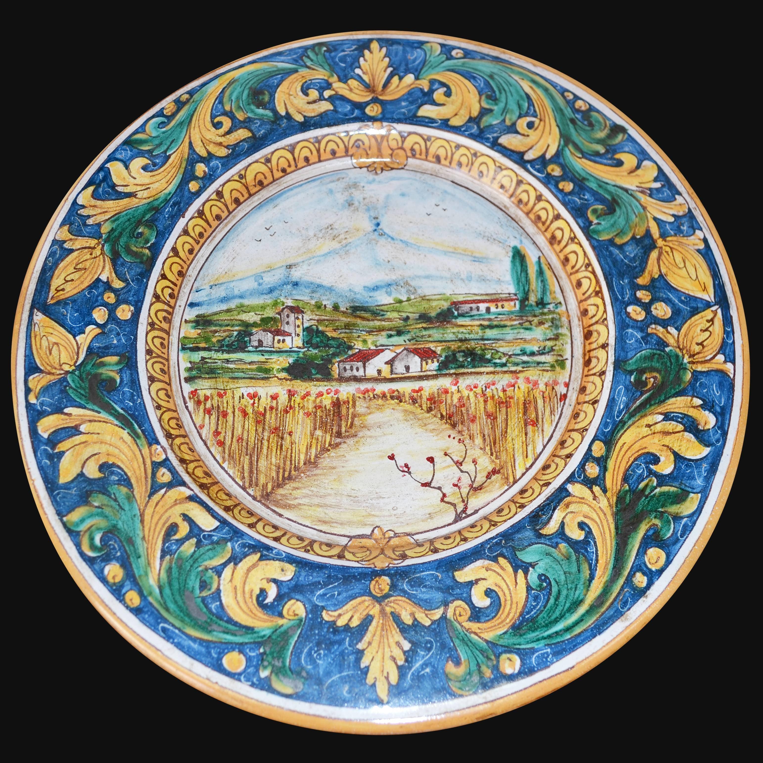 Piatto cap. prete Ø 35/40 con paesaggio etna frumento ornato calatino in ceramica artigianale di Caltagirone. - Ceramiche di Caltagirone Sofia