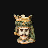 Ceramiche di Caltagirone fatti a mano, testa reale con corona e turbante verde, arte tradizionale siciliana