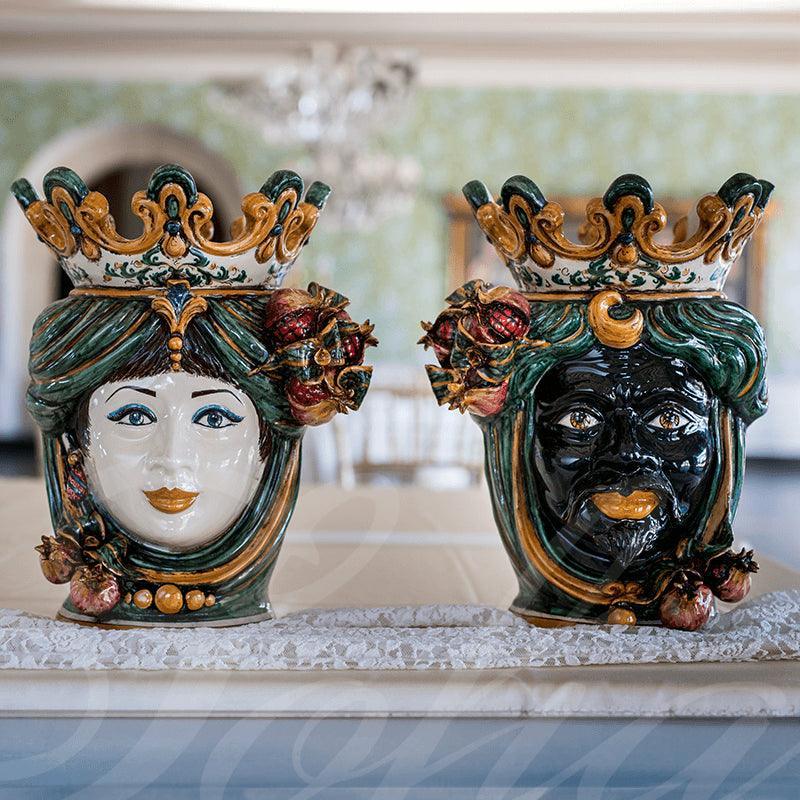 Teste di Moro in ceramica di Caltagirone fatte a mano, coppia con corona e melograni, verde e arancio