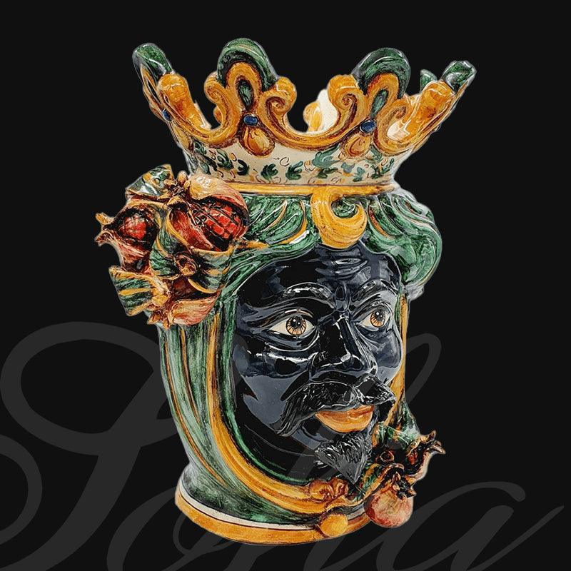 Testa di moro in ceramica di Caltagirone fatta a mano, con corona gialla, melograni aranciati e dettagli verdi