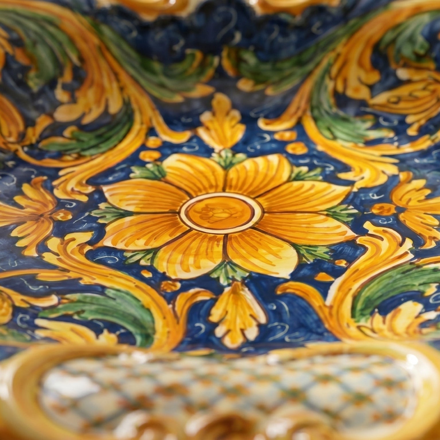 Sicilian Ceramic Centerpiece 38×33 cm / 15×13", Calatino Ornament – Sicilian majolica handcrafted in Caltagirone