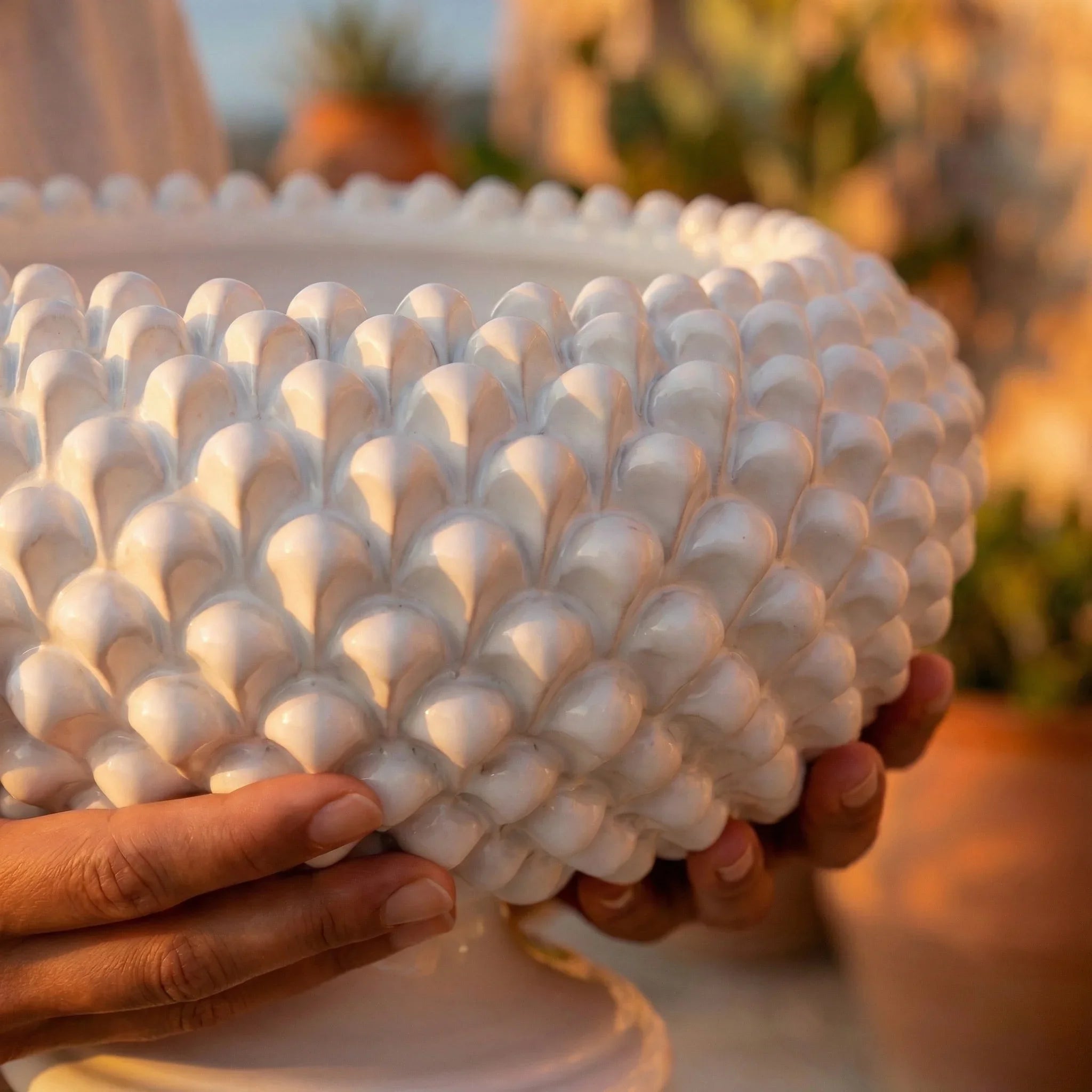 White Line pine cone-shaped cake stand, 25/33 cm in diameter, in Caltagirone ceramic.