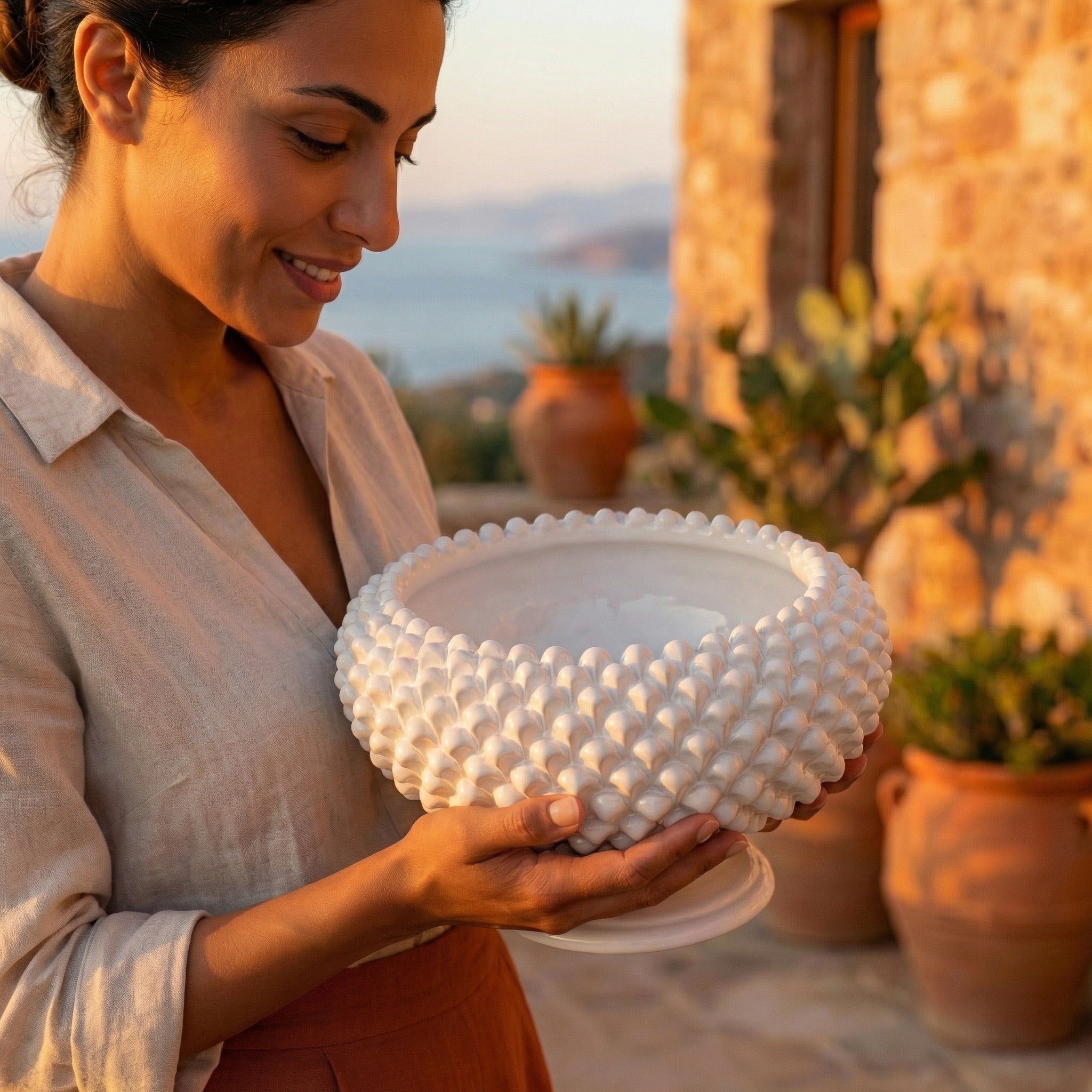 White Line pine cone-shaped cake stand, 25/33 cm in diameter, in Caltagirone ceramic.