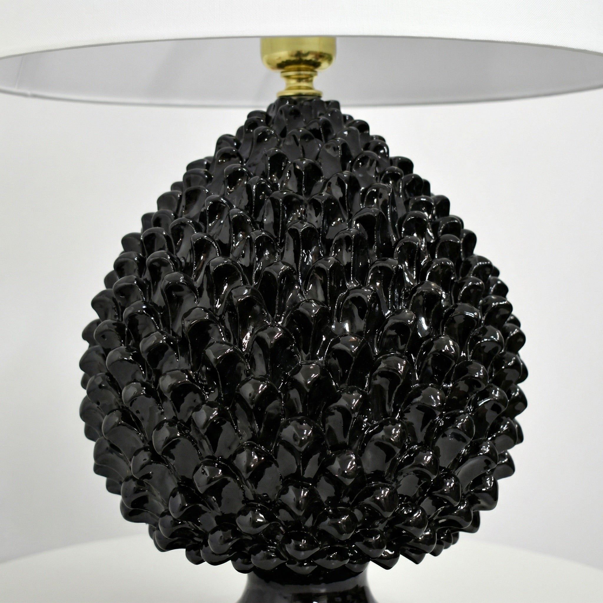Sicilian Pine Cone Lamp, Black Line – Caltagirone Ceramic – Italian ceramic lamp tradition