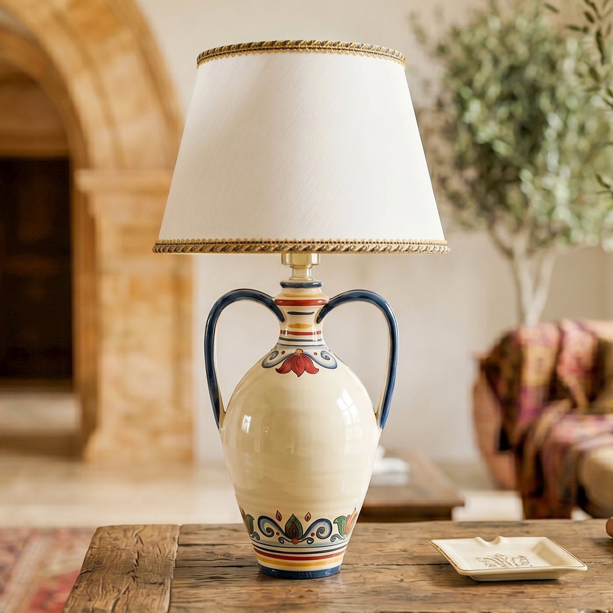 Feldflaschen-Tischlampe mit Henkeln H 35 cm / 13¾" aus Caltagirone-Keramik — Decoro Sicily