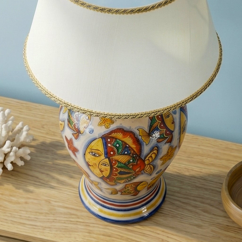Potiche-Tischlampe aus Caltagirone-Keramik — Fisch-Dekor
