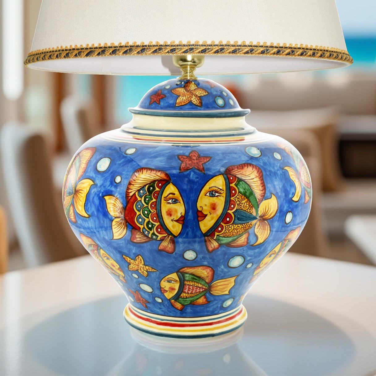 Lume Palla fondo blu Decoro Pesci in ceramica siciliana di Caltagirone