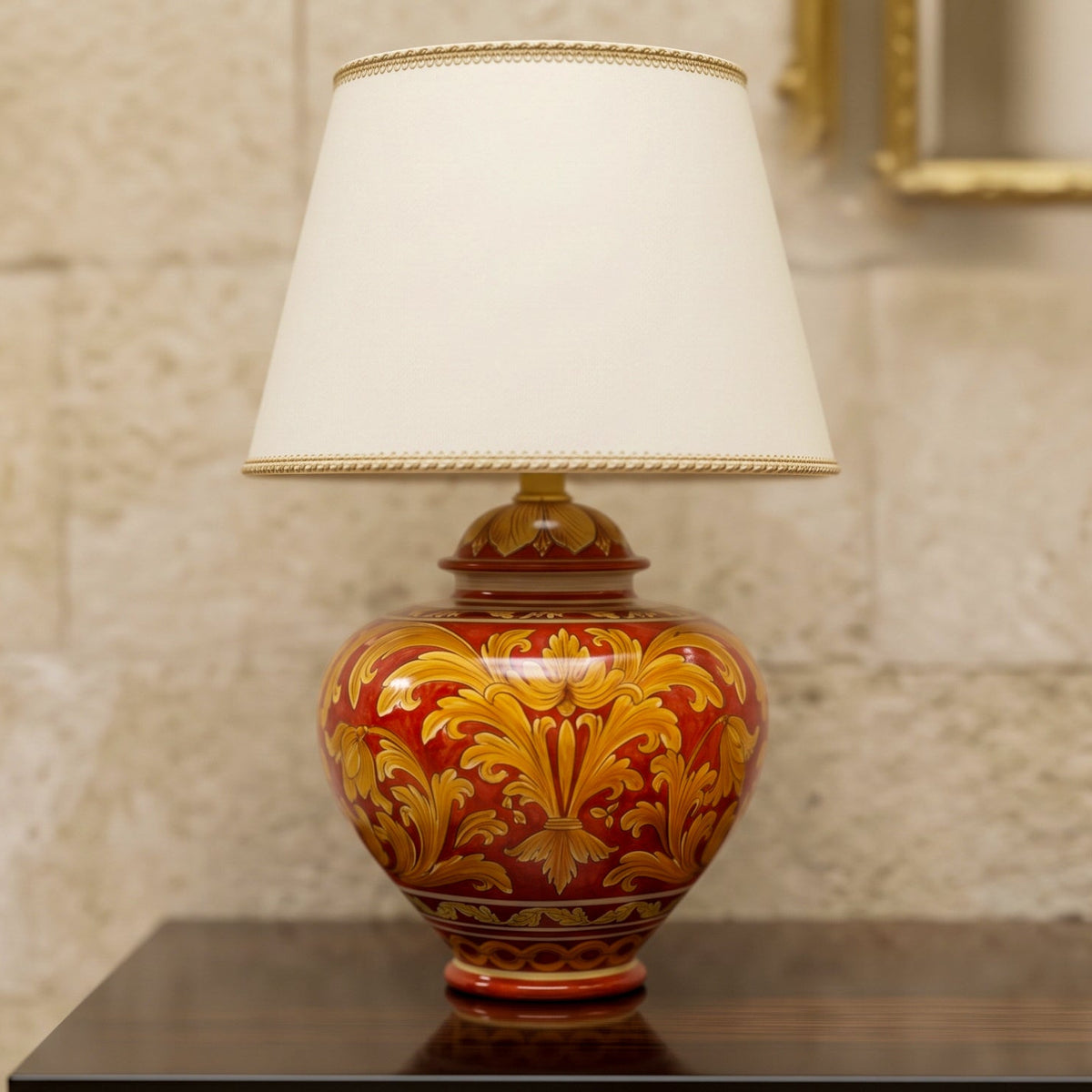 Lampe Boule de Caltagirone H 66 cm, Ornato Fond Rouge – Lampe sicilienne artisanale de Caltagirone