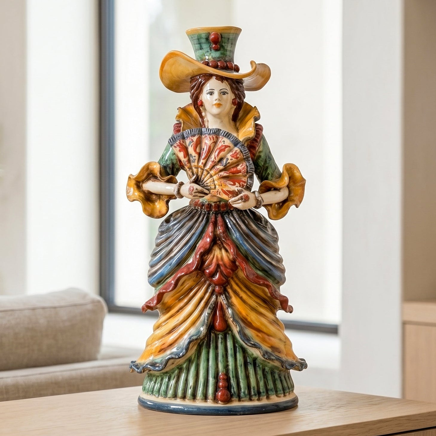 Figürliche Leuchte Frau (Lumiera) H 34 cm / 13½" aus Caltagirone-Keramik — Decoro Sicily