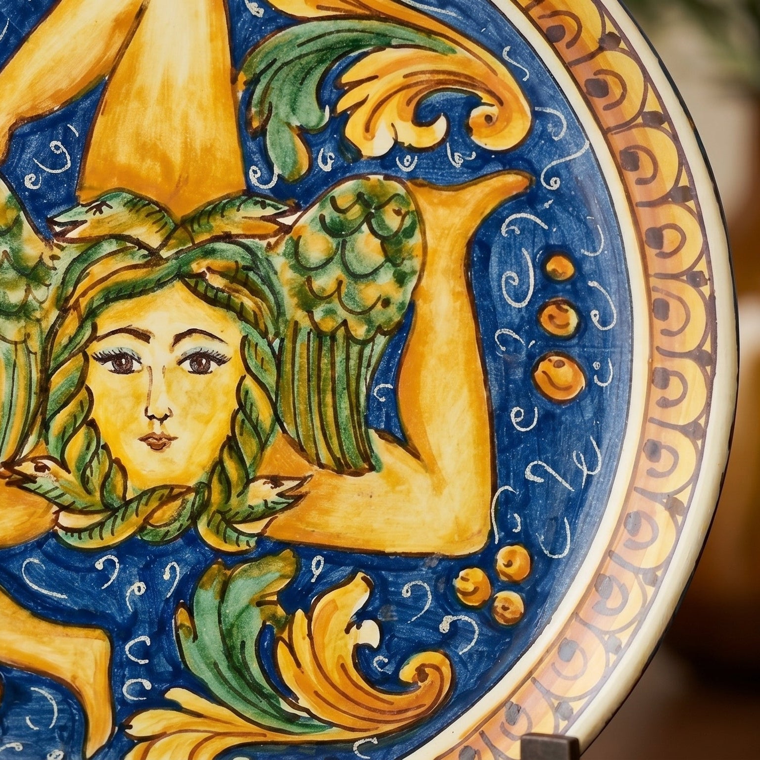 Caltagirone-Keramik Trinacria-Teller — Ornato Calatino