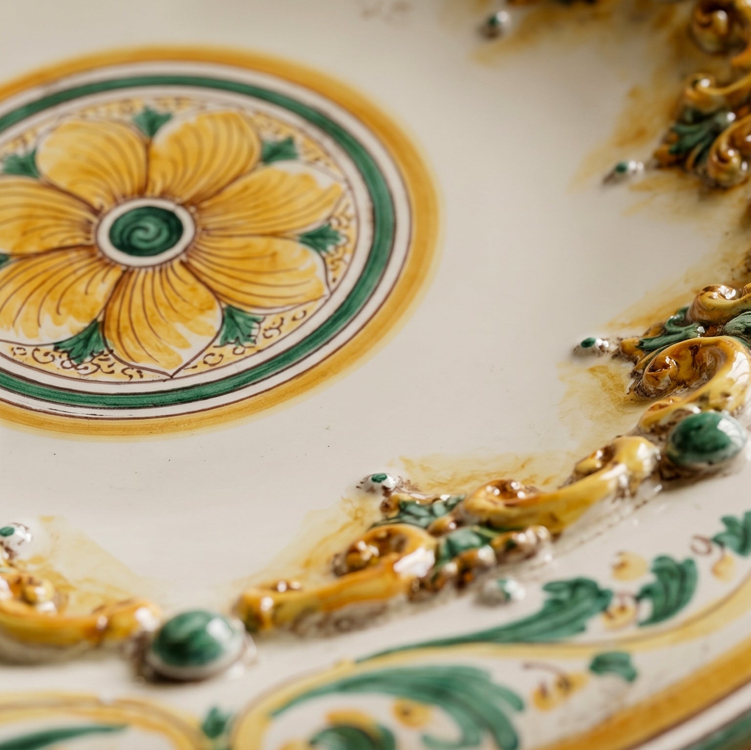 Sicilian Decorative Wall Plate, Plastico Sofia, Green and Orange – Sicilian majolica handcrafted in Caltagirone