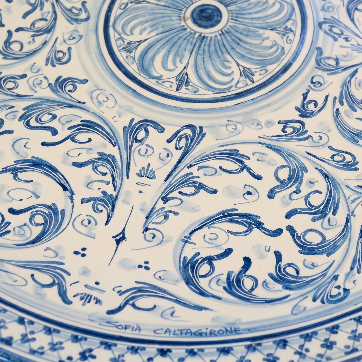Assiette Decorative en Ceramique Italienne - Mono Bleu, Serie d'Arte | Majolique sicilienne de Caltagirone