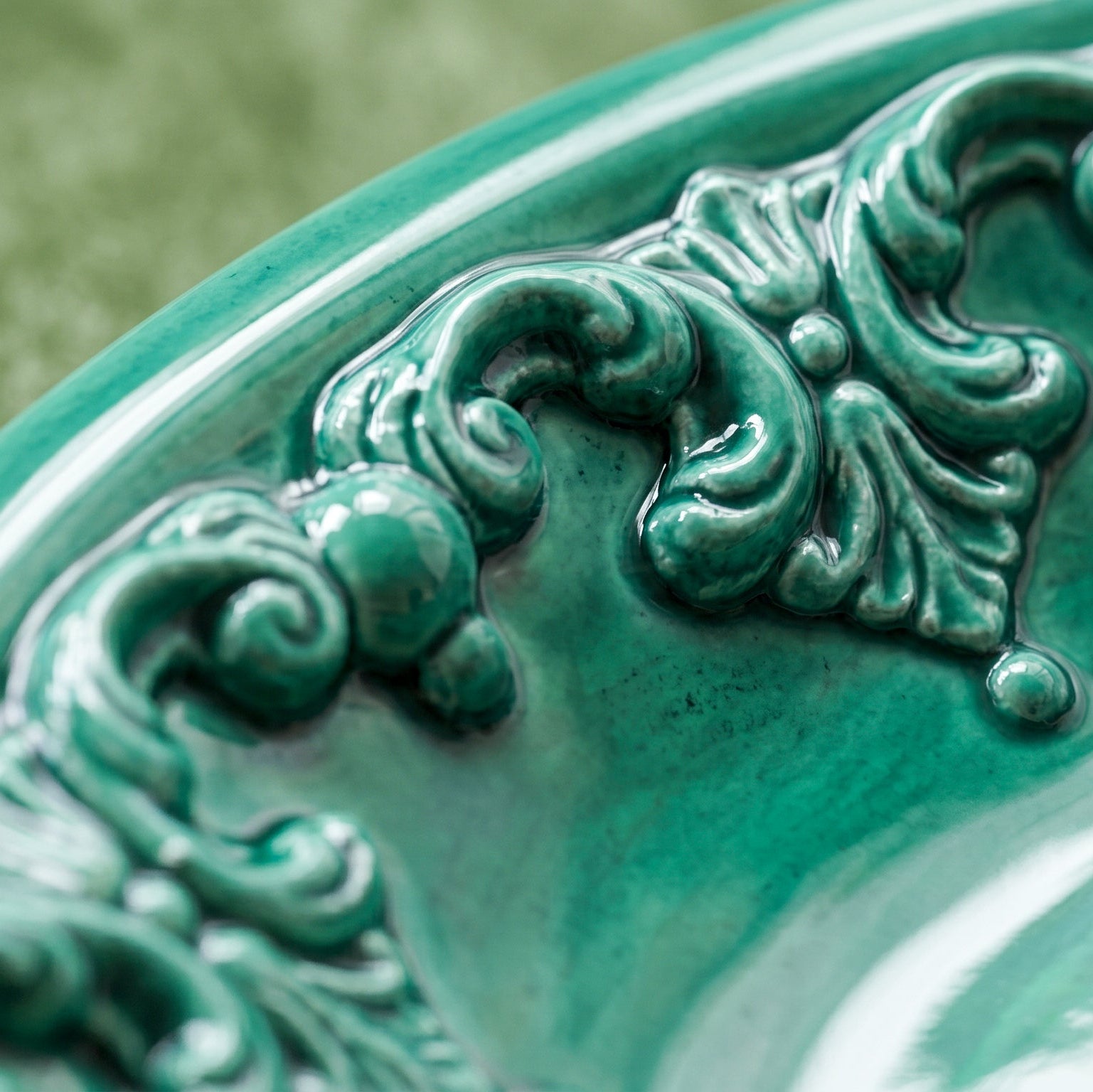 Sicilian Catch-All Dish Ø 30 cm / Ø 11.8", Plastico Sofia, Emerald Green – Italian ceramic from Caltagirone, Sicily