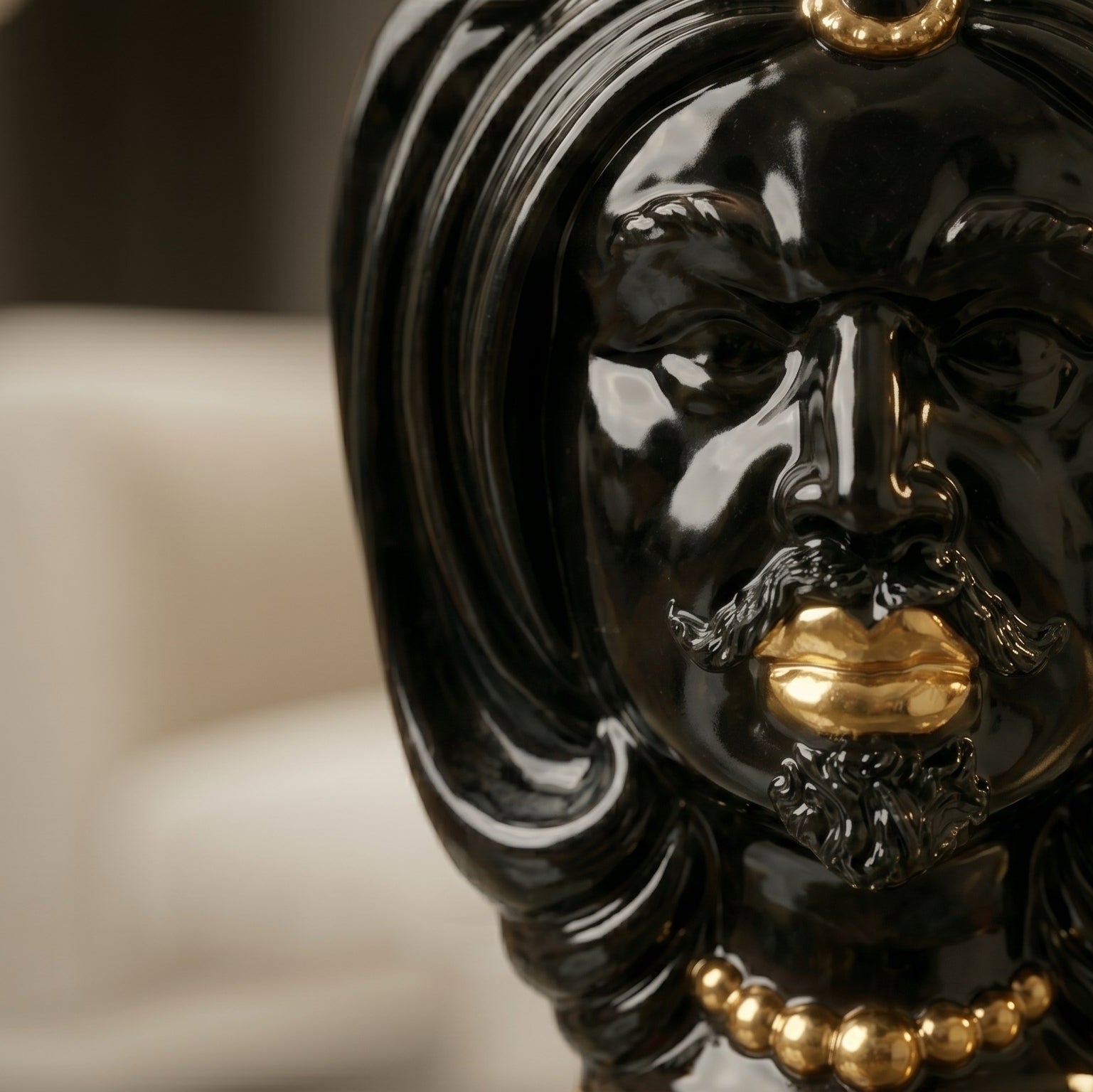 Vase Tête de Maure H 25 cm – Femme, Black And Gold – Testa di Moro de Caltagirone, Sicile
