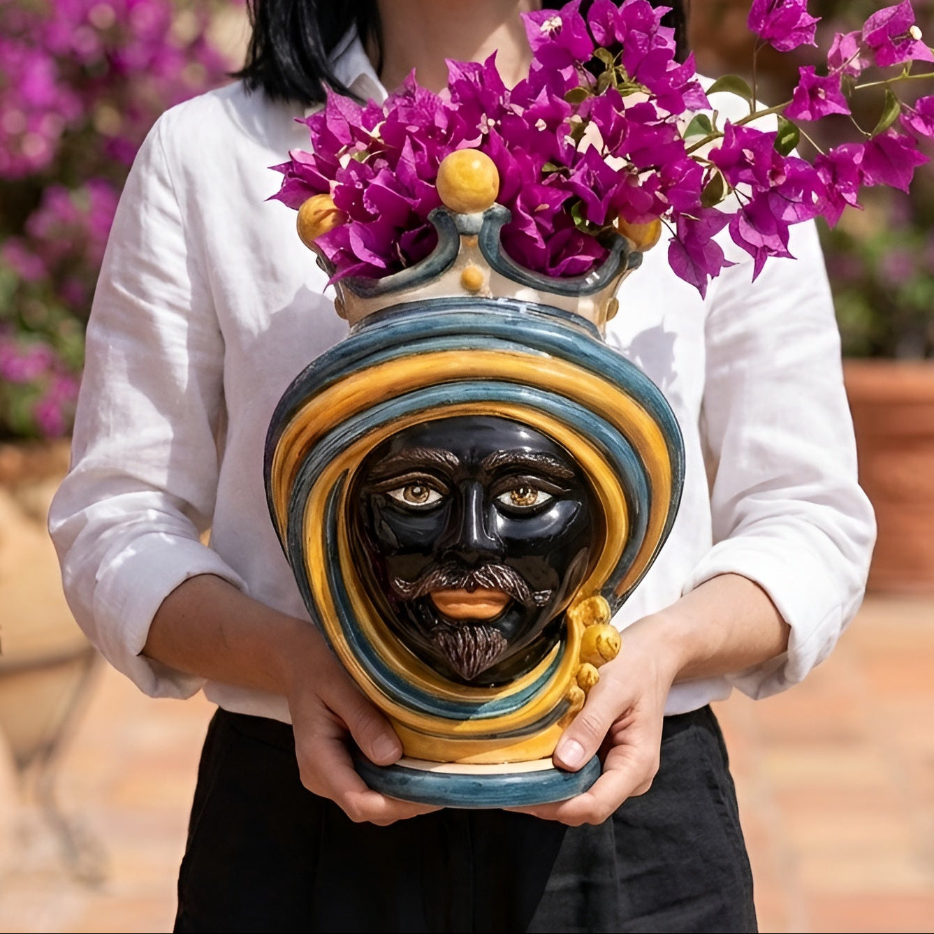 Maurenkopf-Vase H 30 cm, Maurischer Mann, Blau und Orange – Testa di Moro aus Caltagirone, Sizilien