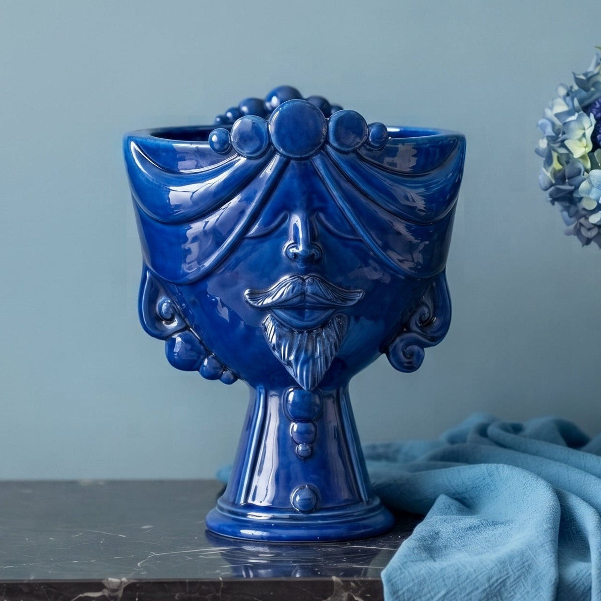 Tête de Maure Zahira H 30 cm – Homme, Bleu Intense – Céramique Caltagirone – tradition sicilienne