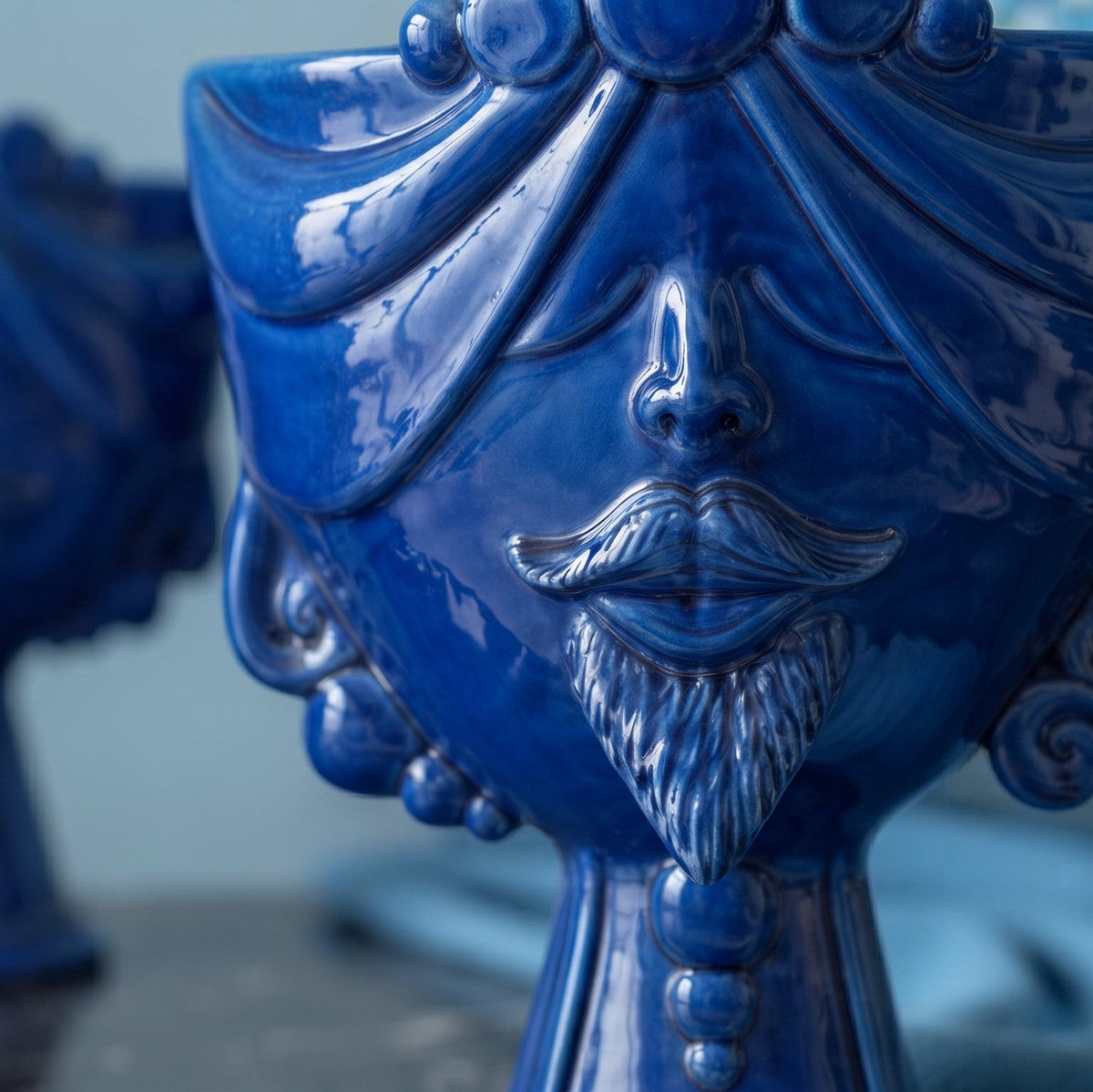 Tête de Maure Zahira H 30 cm – Homme, Bleu Intense – Céramique Caltagirone – tradition sicilienne